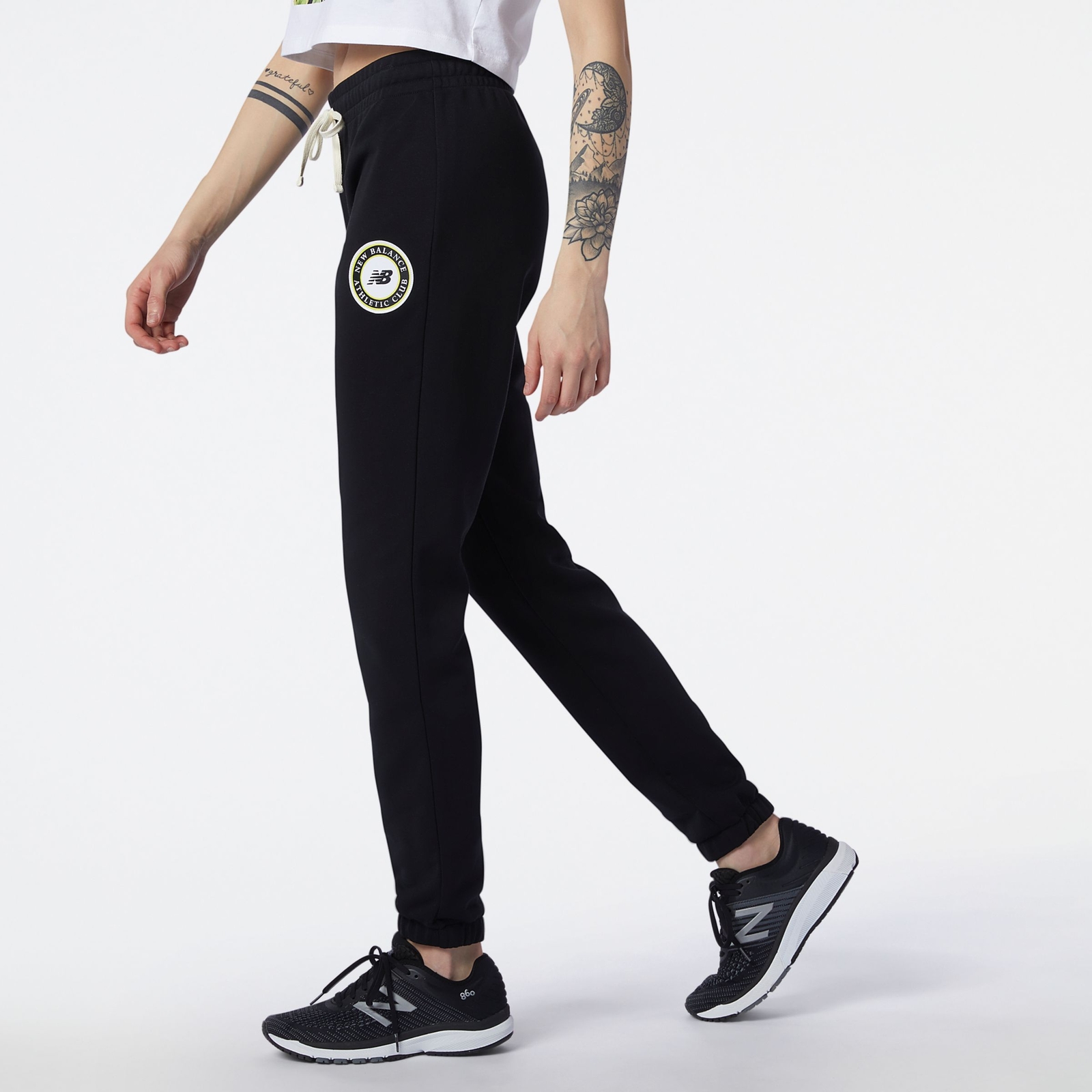 Nike club essentials cuffed online sweatpants in dark gra